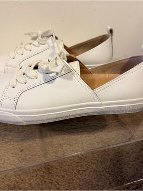 Lucky Brand Women's White Low-Profile Lace-Up Sneakers size 9